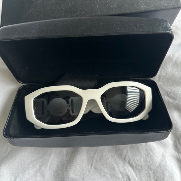 Versace white sunglasses - Picture 7 of 7